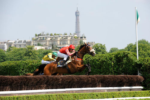 Sporty People Run to the Bois de Boulogne