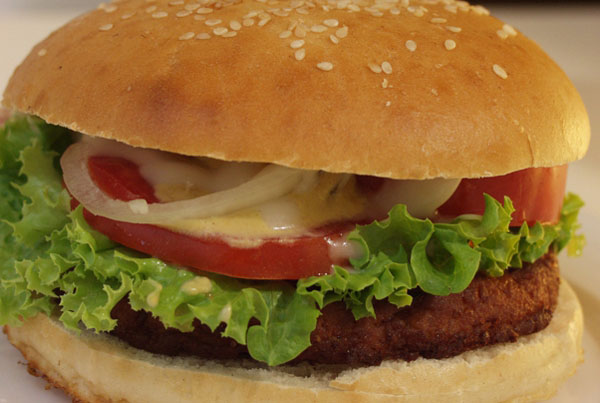 burger-vegan-loving-hut-green-hotels-paris
