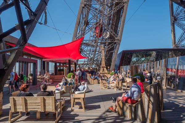 Une terrasse d’été développement durable sur la tour Eiffel