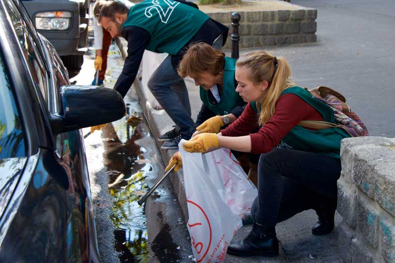 Green Bird : l’association qui nettoie les rues de Paris