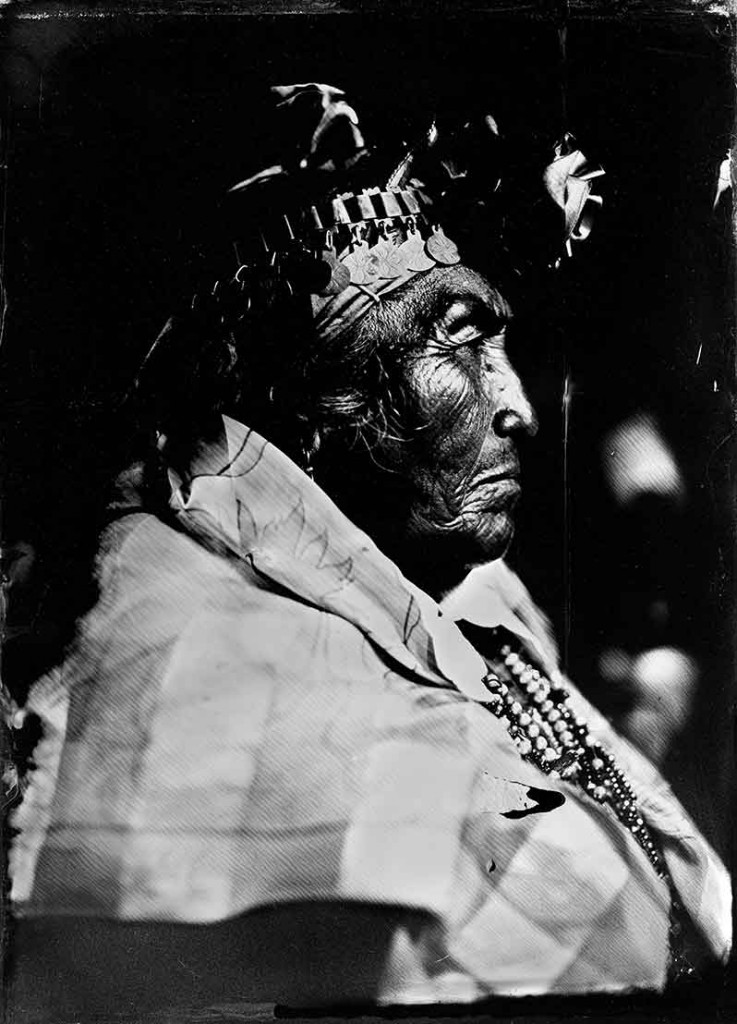 machi-helena-calfuleo-collodion-humide-sur-plaque-de-verre-credit-ritual-inhabitual-exposition-mapuche-musee-homme-green-hotels-paris-eiffel-trocadero-gavarni