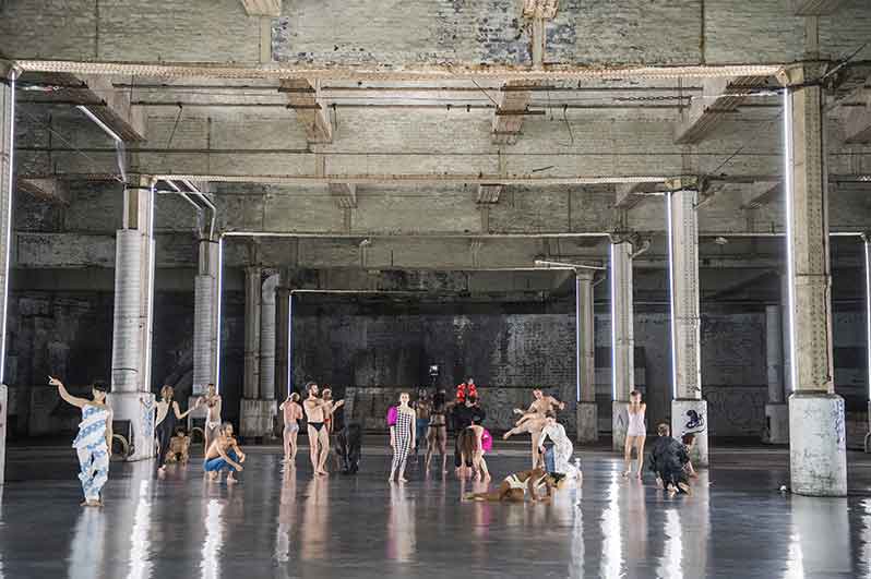 Boris Charmatz installs the chaos at the Théâtre National de Chaillot