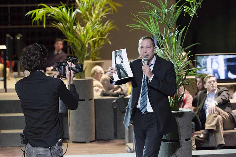 Ivo van Hove modernises Shakespeare at the théâtre national de Chaillot