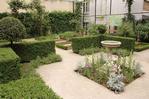 Jardin du Clos des Blancs-Manteaux: un havre de paix en plein Paris