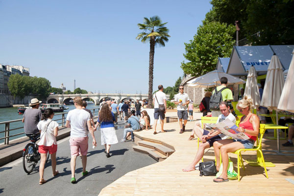Relax with Paris Plages!