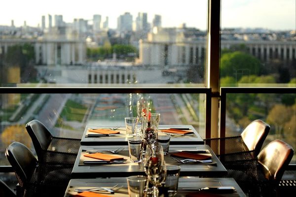 Tour Eiffel - Restaurants | Green Hotels Paris