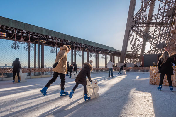La patinoire de la tour Eiffel fait son grand retour