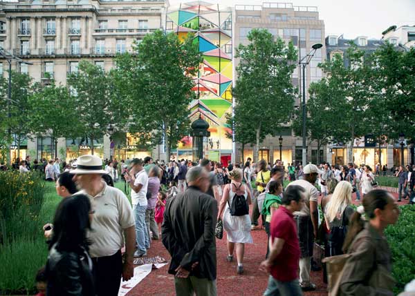 The Champs-Élysées returned to the pedestrians once a month