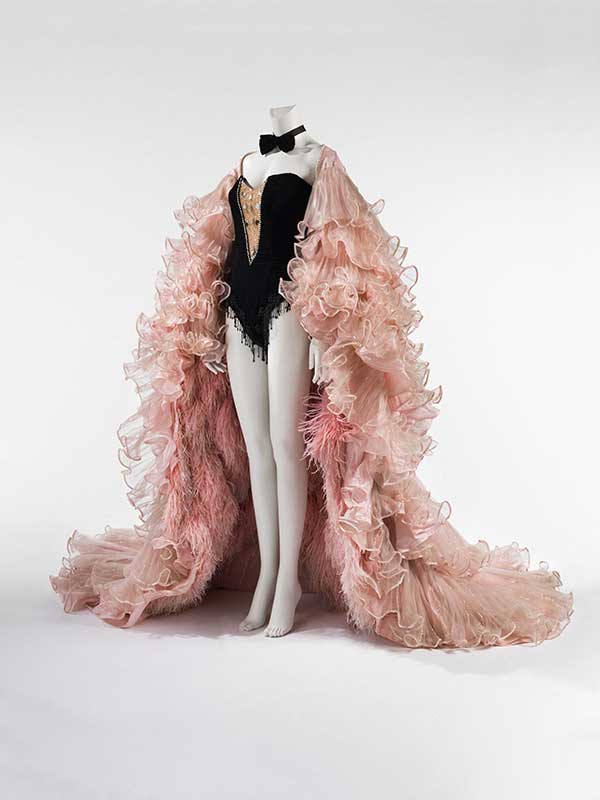 Exposition : Dalida, une garde-robe de la ville à la scène
