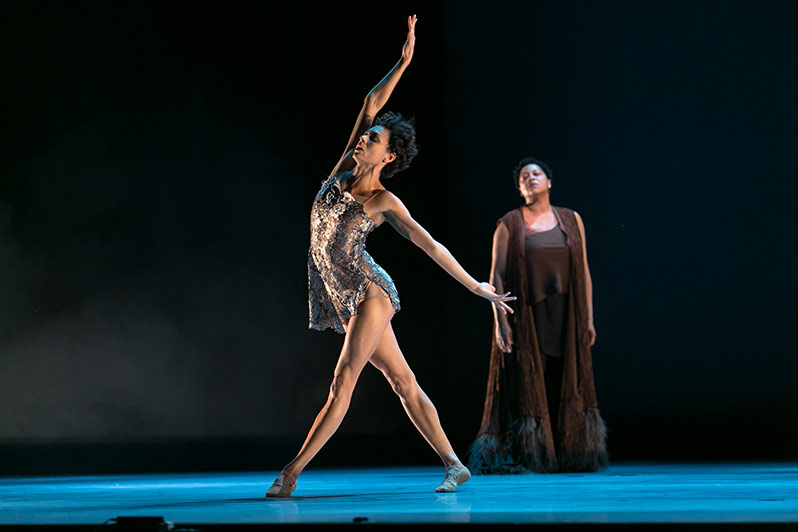 Alonzo King and the LINES Ballet dazzle Chaillot